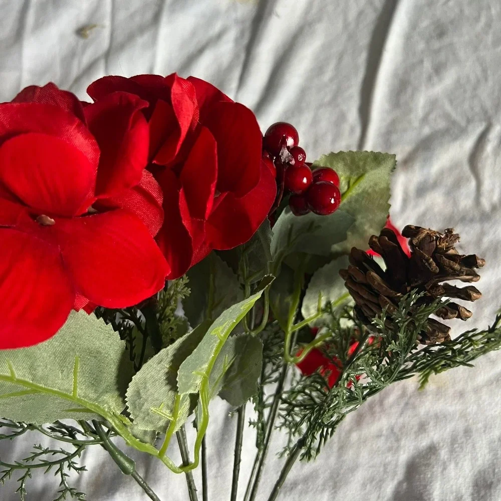 Artificial Rose Bouquet Home Decor OS Red Good Holiday Floral Berries